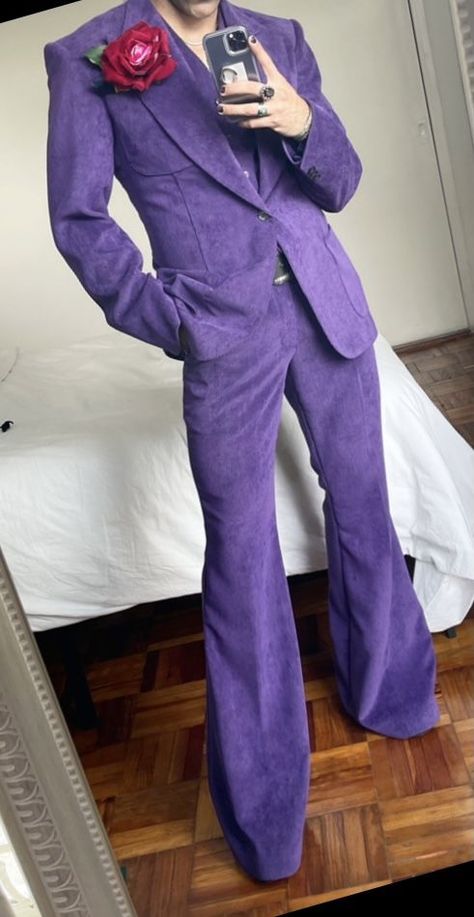 Plum Velvet Suit Men, Men In Purple Suits, 80s Glam Fashion Men, Aesthetic Prom Outfit Men, Queer Suit Fashion, Feminine Suits For Men, Funky Suits For Men, Camp Fashion Men, Flamboyant Mens Fashion