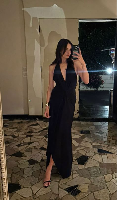 Fancy Dinner Date Outfit, Black Prom Gown, Kelsey Merritt, College Outfit, Beach Ideas, Elegant Outfits, Long Evening Dress, Black Prom, Evening Dress Fashion