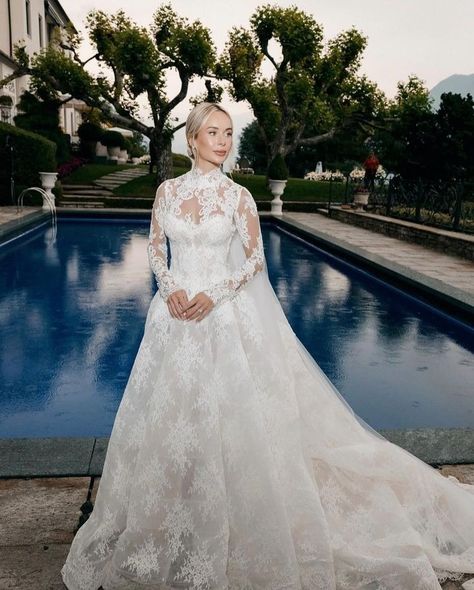 Monique Lhuillier Bride (@moniquelhuillierbride) • Instagram photos and videos Monique Lhuillier Bridal Long Sleeve, Monique Lhuillier Fleur De Lis, Monique Lhuillier Bridal Alexandra, Monique Lhuillier Lace Wedding Dress, Monique Lhuillier Alexandra, Bridal Wedding Reception Dress, Lily Collins Wedding Dress, Queen Wedding Gown, Lace High Neck Wedding Dress