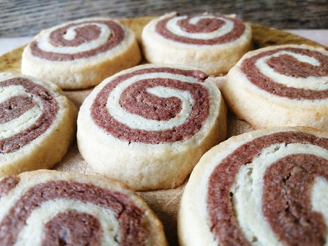 Shortcake Cookies, Vanilla Biscuits, Easy Biscuit Recipe, Pinwheel Cookies, Biscuits Easy, Swiss Roll, Biscuit Recipe, Vegan Baking, Chocolate Flavors