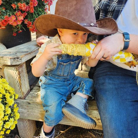 Can he get any cuter? My little country boy. Little Country Boy, Farm Boys, Country Boy, Country Boys, Boy Outfits, Quick Saves