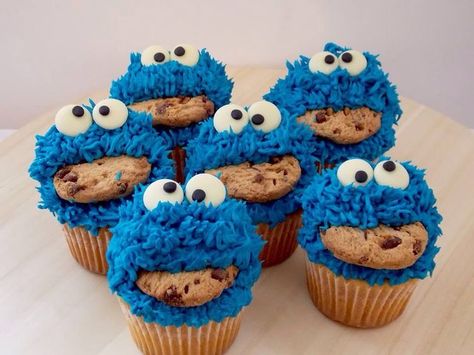 Elmo And Cookie Monster Cupcakes, Cookie Monster 3rd Birthday Girl, Cookie Monster Cake 2nd Birthday, Monster Cookie Cupcakes, Cookie Monster Cupcakes Diy, Cookie Monster Strawberries, Cookie Monster 2nd Birthday Girl, Cookie Monster Cake Pops, Cookie Monster Desserts