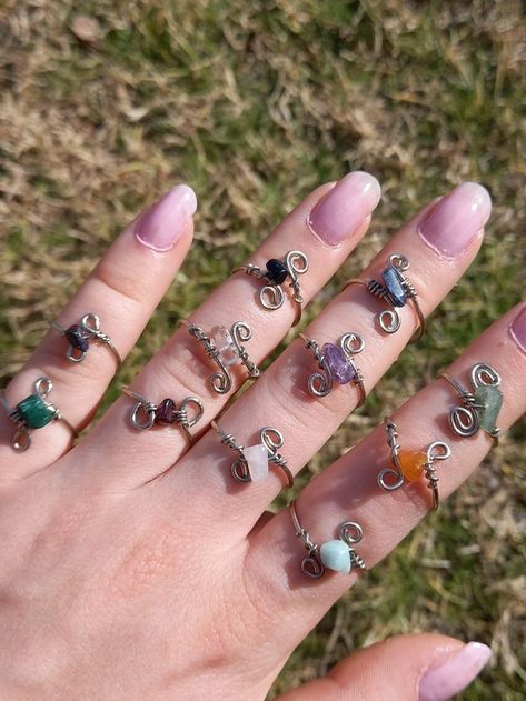 Wire Wrapped Rings With Stones, Ideas Con Alambre, Hippie Jewelry Diy, Rings Cute, Diy Wire Jewelry Rings, Diy Jewelry Rings, Rings Aesthetic, Aesthetic Rings, Crystal Bead Jewelry