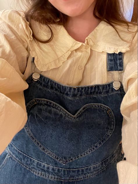 Coquette Overalls Outfit, Coquette Overalls, Cute Thrifted Outfits, Heart Overalls, Overalls Aesthetic, Grandma Style, Lily Evans, Hozier, Jolie Photo