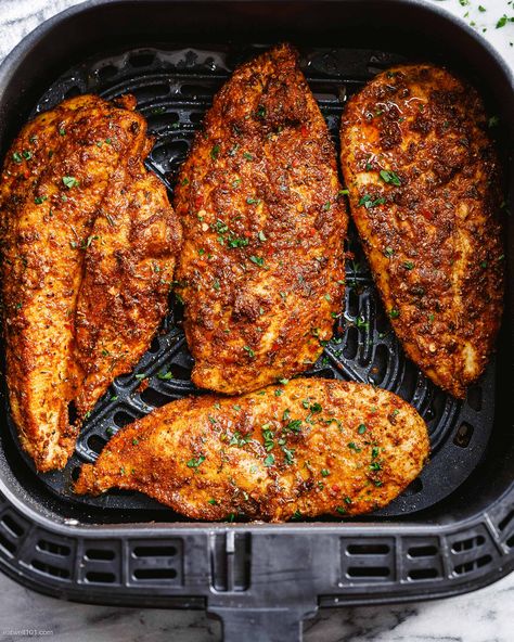 Air Fryer Chicken Breast - #airfryer #chicken #recipe #eatwel101 - Easy to make and takes just a few minutes to cook. Cooking chicken breast in the air fryer makes your lunches, dinners, and meal prep super quick and delicious! - #recipe by #eatwell101® Chicken Breast Air Fryer, Chicken Fillet Recipes, Boneless Skinless Chicken Breast Recipes, Skinless Chicken Breast Recipes, Air Fryer Recipes Chicken Breast, Air Fryer Chicken Breast, Chicken Boneless Breast Recipes, Plats Healthy, Marinating Chicken Breast