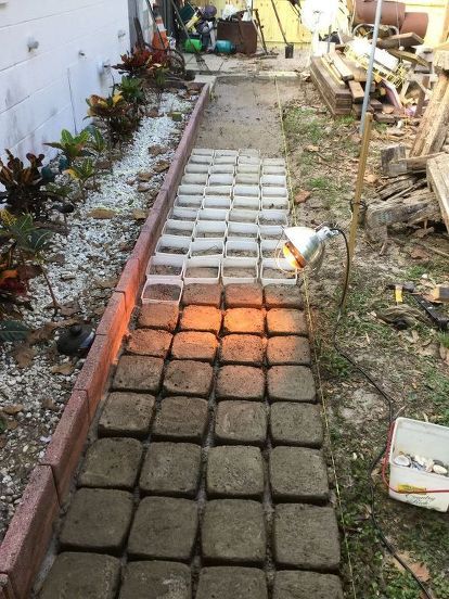 Hometalk Homecraft Ideas, Stepping Stone Walkway, Paver Ideas, Stepping Stone Walkways, Fun Backyard, Flagstone Path, Concrete Stepping Stones, Stepping Stones Diy, Stone Patio