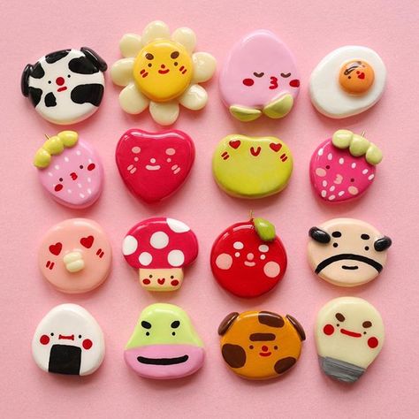 The Forest Mori on Instagram: “Chu~ (^з^)-♡” Paper Flower Crafts For Kids, Clay Magnet Ideas, Realistic Paper Flowers, Flower Crafts For Kids, Easy Clay Sculptures, Arte Do Kawaii, Clay Magnets, Air Dry Clay Projects, Paper Flower Crafts