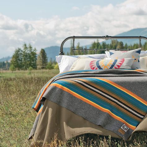 Pendleton Bedroom, Park Blanket, Pendleton Blanket, Queen Size Blanket, Colorful Blanket, Native American Artwork, Wool Blankets, Pendleton Woolen Mills, Textile Company