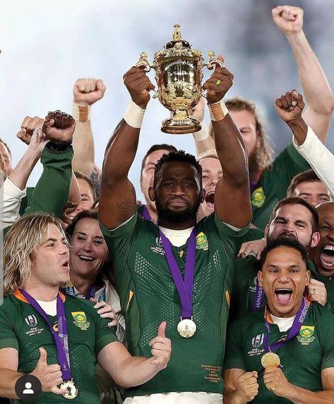 Rugby world cup Japan 2019. And the winners are the Bokke! Springboks Rugby South Africa, Rugby Wallpaper, Go Bokke, Rugby Pitch, Siya Kolisi, South African Rugby, Springbok Rugby, Rugby World Cup 2023, World Cup Qualifiers