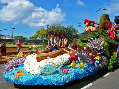 Honolulu, Sept 22, 2012: ANNUAL ALOHA FESTIVAL PARADE started at 9 AM.  From Ala Moana Park through Waikiki to Kapiolani Park. Aloha Parade Float, Moana Parade Float Ideas, Moana Homecoming Float, Hawaiian Float Parade, Moana Float Parade, Hawaiian Float Ideas, Shoebox Float, Halloween Parade Float, Moana Boat