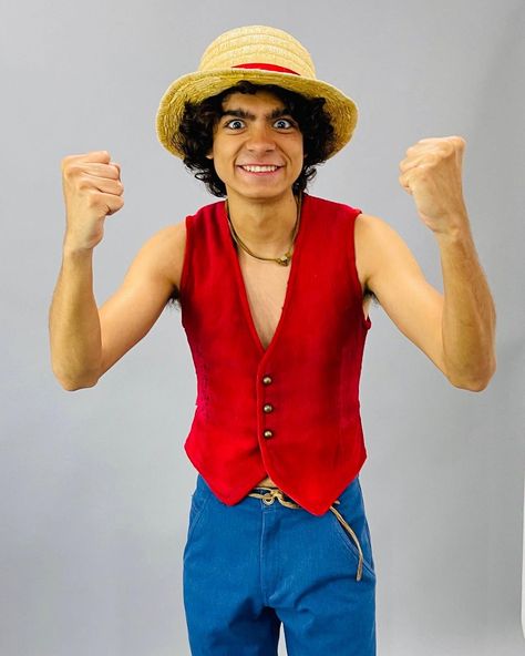 Inaki Godoy, Cosplay Costumes For Men, The Best Version Of Myself, Best Version Of Myself, One Piece Series, One Piece Crew, Creative Costumes, One Piece Luffy, One Piece (anime)