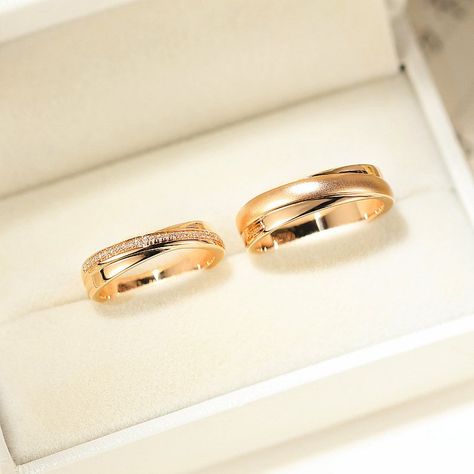 Unique Couple Rings Wedding Gold, Couple Rings Gold, Indian Wedding Rings, Wedding Rings Sets His And Hers, Couple Bands, Matching Couple Rings, His And Hers Rings, Couple Ring Design, Engagement Rings Couple