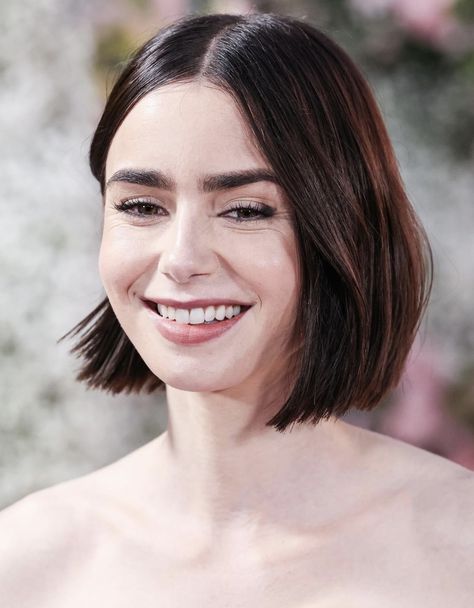 Lilly Collins Hair Bob, Lily Collins Hair Short, Lily Collins Bob, Contrast Makeup, Mid Haircuts, Lily Collins Short Hair, Lily Collins Hair, Shot Hair, True Winter