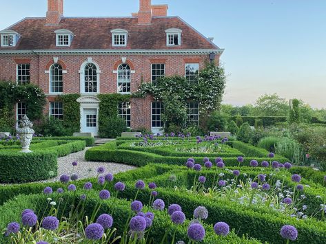 Ben Pentreath, English Manor Houses, Garden Of Earthly Delights, Formal Garden, English Manor, Country Houses, Georgian Homes, English Country House, English House