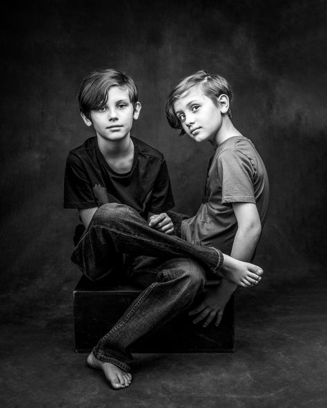 Studio Sibling Photography, Teenage Brother Sister Photoshoot, Brother Portraits, Two Brothers Photography, Sibling Black And White Photography, Sibling Photo Shoots, Brothers Photography, Brother Photos, Studio Family Portraits