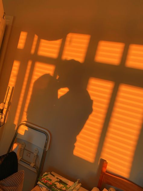 Love Orange Aesthetic, Love Silhouette Photography, Yellow Relationship Aesthetic, Golden Hour Couple Aesthetic, Couple Orange Aesthetic, Orange Couple Aesthetic, Cute Couple Shadow Aesthetic, Loving Relationship Aesthetic, Warm Love Aesthetic