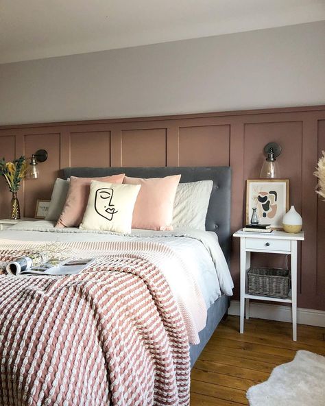 Small Spare Room, Pink And Grey Bedroom, Wall Panels Bedroom, Retro Revival, Bedroom Wall Colors, Dekorasi Kamar Tidur, Pink Bedrooms, Grey Bedroom, Bedroom Panel