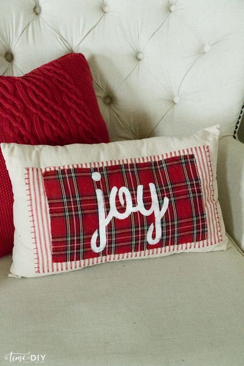 Pillow Sleeves, Christmas Pillows Diy, Sew Christmas, Xmas Pillows, Diy Pillow Covers, Pillow Tutorial, Christmas Pillowcases, Christmas Cushions, Pretty Pillow