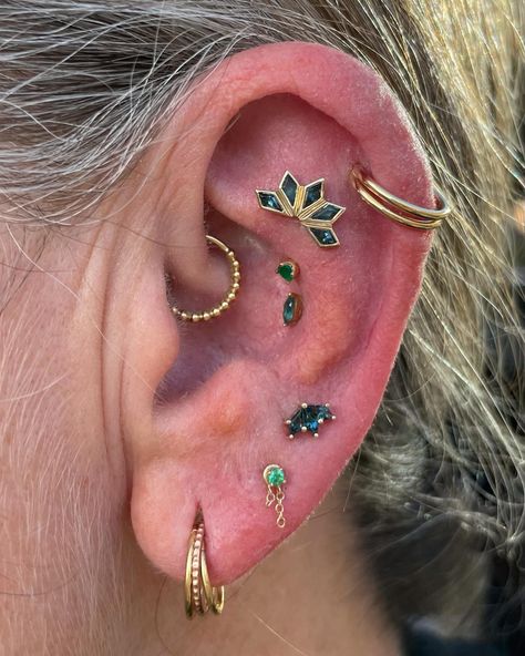 Instagram Conch And Daith Piercing Together, Gold Daith Piercing, Tragus And Daith Piercing, Daith Piercing Ideas, Piercing Daith, Flat Piercing, Daith Jewelry, Daith Piercing Jewelry, Daith Earrings