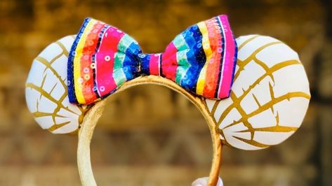 Deliciously adorable Mexican Sweet Bread Ears come to the Disney Parks Disneyland Couples Shirts, Mexican Sweet Bread, Diy Disney Ears, Disneyland Ears, Disney Ears Headband, Disney Time, Disney Mouse Ears, Disney Mickey Ears, Minnie Mouse Ears Headband