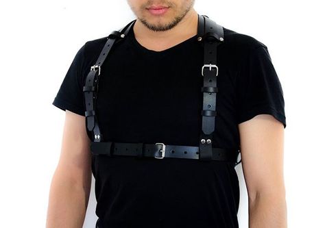 Men's harness  large selection on the website link in BIO Chest Harness Outfit, Fashion Harness, Harness Outfit, Body Belt, Mens Leather Accessories, Chest Harness, Black Tux, Leather Harness, Mens Leather