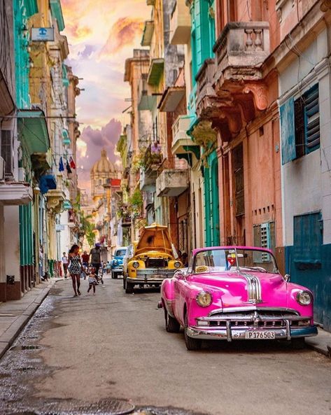 Cuba Island, Cuban Cars, Cuba Cars, Cuba History, Cuba Art, Cuba Beaches, Vintage Road Trip, Cuba Street, Cuba Photography