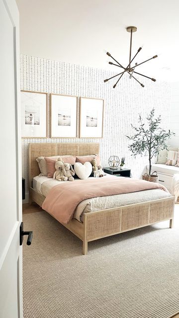 Sophisticated Twin Bedroom, Nutral Girls Bedroom Ideas, Queen Bed Girls Room, Girls Neutral Bedroom Ideas, Wallpaper In Girls Bedroom, Transitional Girls Bedroom, Teen Wallpaper Bedroom, Kids Apartment Bedroom, Modern Farmhouse Girls Bedroom