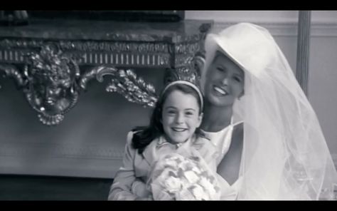 Top hat and veil in The Parent Trap wedding dress photoshoot scene Parent Trap Bride, Parent Trap Wedding Hat, Wedding Dress Parent Trap, Parent Trap Wedding, The Parent Trap Elizabeth James, Parent Trap Bridal Shoot, Parent Trap Movie, Parent Trap, Chick Flicks