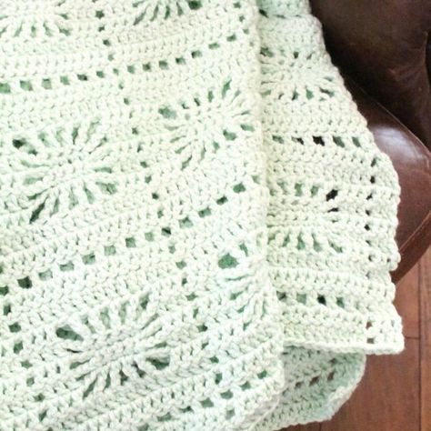 Spiderweb Crochet, Crochet Room Decor, Crochet Room, Triple Crochet Stitch, Crochet Afghan Patterns, Modern Homestead, Crochet Baby Blanket Pattern, Fast Crochet, Crochet Mobile