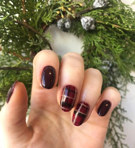 Red Plaid Nails Acrylic, Glitter Plaid Nails, Wine Plaid Nails, Tartan Nails Christmas, Cute Plaid Nails, Red Flannel Nails, Flannel Christmas Nails, Christmas Flannel Nails, Christmas Tartan Nails