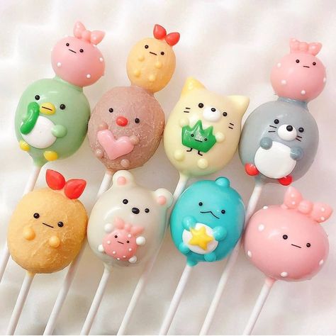 Sumikkogurashi US on Instagram: “@asisweng1111 created these wonderful Sumikkogurashi cake pops from scratch! What a wonderful treat! Tag a friend who needs these sweet…” Desserts Art, Kawaii Cake, Kawaii Foods, Desserts Drawing, Japanese Desserts, Japanese Cake, Kawaii Dessert, Simple Dessert, Kawaii Cooking