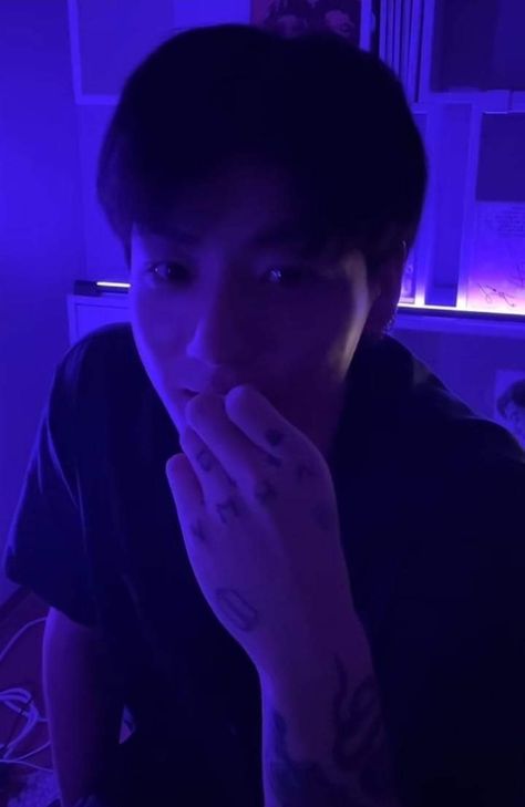 Jungkook Purple, Look Back In Anger, Jungkook Live, Jungkook Songs, Pretty Star, Jungkook Selca, Purple Light, Free Hd Wallpapers, Jimin Jungkook