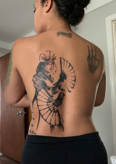 Kyoshi Tattoo Ideas, Avatar Air Bender Tattoo, Avatar Back Tattoo, Painted Lady Tattoo Avatar, Avatar Kyoshi Aesthetic, Katara Tattoo Ideas, Avatar Minimalist Tattoo, 1in Tattoo, Fun Tattoos Men