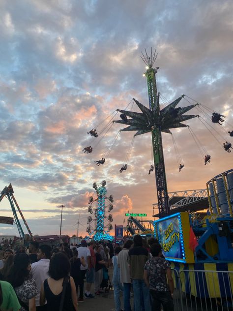 Summer In Canada Aesthetic, Toronto Canada Aesthetic Summer, Canada Day Aesthetic, Canada's Wonderland Aesthetic, Canada Aesthetic Toronto, Toronto Aesthetic Summer, Life In Canada Aesthetic, Canada Life Aesthetic, Toronto Life Aesthetic