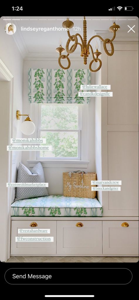 Laundry Room Grandmillenial, Grandmillenial Mudroom, Grand Millennial Laundry Room, Coastal Chinoiserie, Modern Beach House Decor, Girl Room Inspiration, Grand Millennial, Window Seats, Interior House Colors