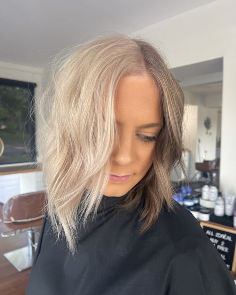 Blonde Two Tone Hair Color Ideas, Split Blonde Hair, Blond Split Dye, Split Dye Hair Blonde And Brown, Blonde Split Dyed Hair, Platinum Split Dye, Ash Blonde Split Dye, Ashy Blonde Split Dye, White Split Dye Hair