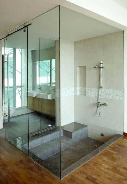 25 Glass Shower Design Ideas and Bathroom Remodeling Inspirations Sunken Bathtub, Sunken Tub, Shower Design Ideas, Bathroom Showers, Bathtub Remodel, Shower Designs, New Toilet, Casa Container, Shower Remodel