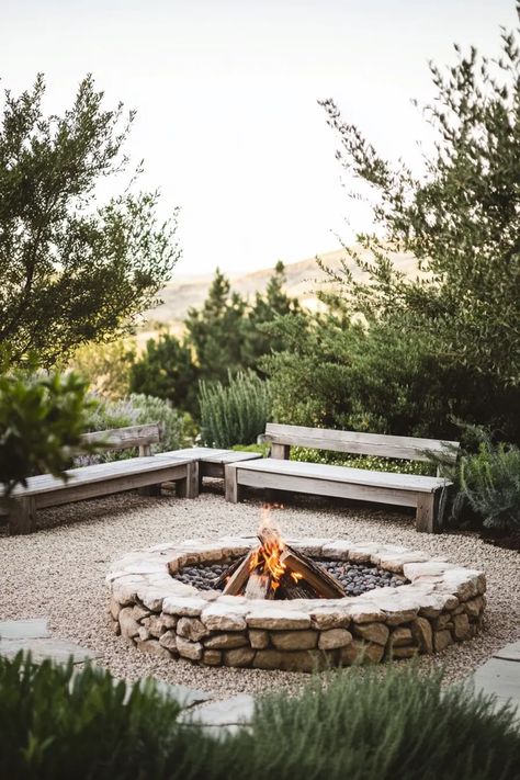 40 Fire Pit Designs to Make Your Backyard the Place to Be Pea Gravel Fire Pit Area, Pea Gravel Fire Pit, Gravel Fire Pit Area, Gravel Fire Pit, Best Fire Pit, Grey Pavers, Composite Flooring, Patio Design Ideas, Rectangular Fire Pit