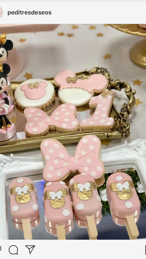 Minnie Mouse Cakesicles, Minnie Mouse Birthday Theme Decoration, Minnie Mouse Dessert Table Ideas, Minnie Mouse Treats Table, Minnie Mouse Birthday Party Ideas 1st, Baby Minnie Mouse 1st Birthday, Minnie Mouse 2nd Birthday, Minnie Mouse Cake Pops, Minnie Mouse Birthday Theme