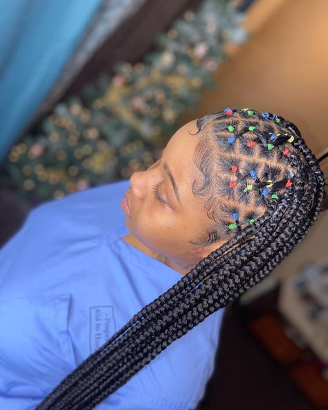 Colorful rubber bands with knotless in back .😘 Rubber Band Knotless Braids, Rubber Band Design, Rubber Band Hairstyles, Braiding Styles, African Hair Braiding Styles, Hairstyle Inspo, African Hair, Hair Braiding, Knotless Braids