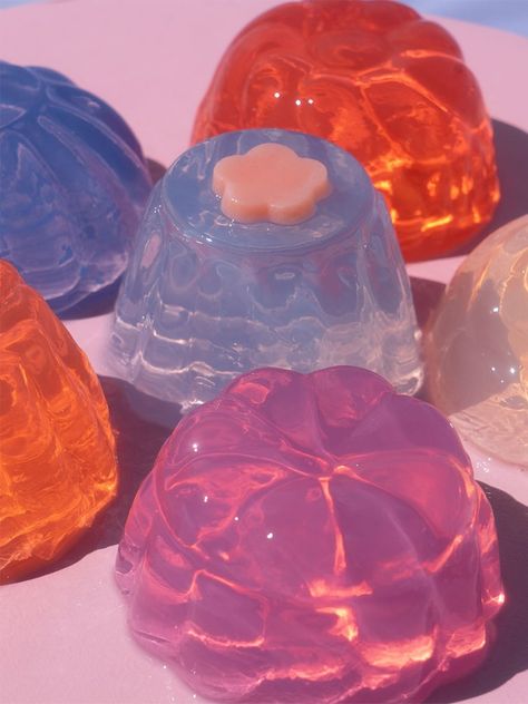 Jell-O Mold Creations Are Back and Better Than Ever Pretty Food Desserts, Sweets Reference, Cute Desserts Aesthetic, Pink Jello, Clean Core, Jello Mold Recipes, Bompas And Parr, Cute Sweets, Dessert Aesthetic