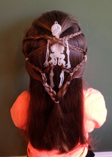 Halloween hairstyle. Strangled skeleton. Cool Halloween Hairstyles, Spooky Hairstyles For Kids, Crazy Hair Day Halloween, Skeleton Hair Ideas, Halloween Hairstyles For Women, Halloween Hairstyles For Kids, Unusual Hairstyles, Halloween Hair Styles, Hair For Halloween