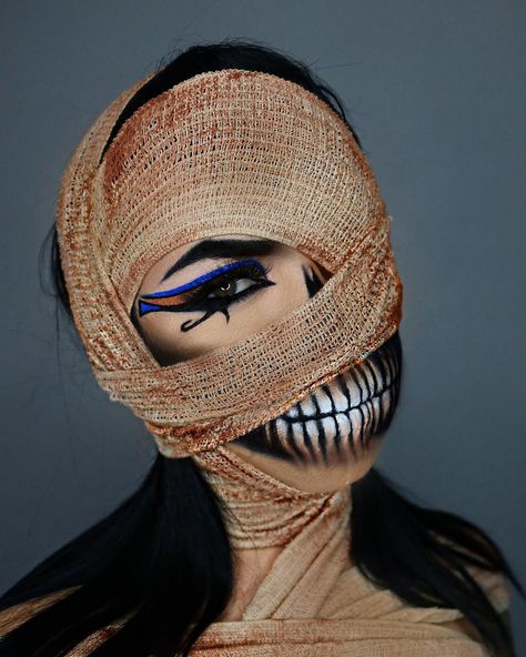 #halloweenmakeup #halloweencostumes #mummy #skull Mummy Makeup, Halloween Maquillage, Cleopatra Makeup, Zombie Zone, Makeup Faces, Jumbo Pencil, Scarecrow Makeup, Halloween Shoot, Steampunk Hairstyles