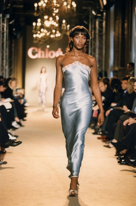 Billboard Women In Music, Blue Slip Dress, Chloe Dress, Naomi Campbell, Halterneck Dress, Vogue Fashion, Celebrity Look, Inspiration Mode, French Fashion