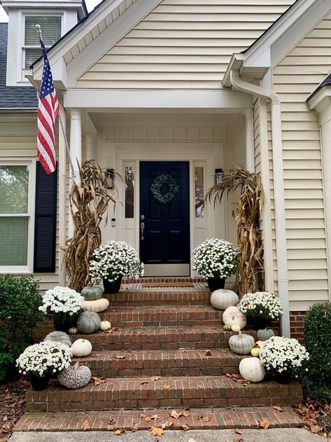 This is my favorite fall porch to date. White mums, neutral pumpkins and corn stalks. ❕ Neutral Pumpkins, White Mums, Corn Stalks, Front Porch Decorating, Fall Porch, White Pumpkins, Small Wedding, Porch Decorating, Front Porch