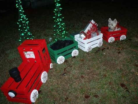 Ideas Con Cajas, Disney Christmas Decorations, Christmas House Lights, Christmas Eve Gift, Train Birthday, Christmas Wood Crafts, Christmas Train, Wood Crafts Diy, New Year Decor