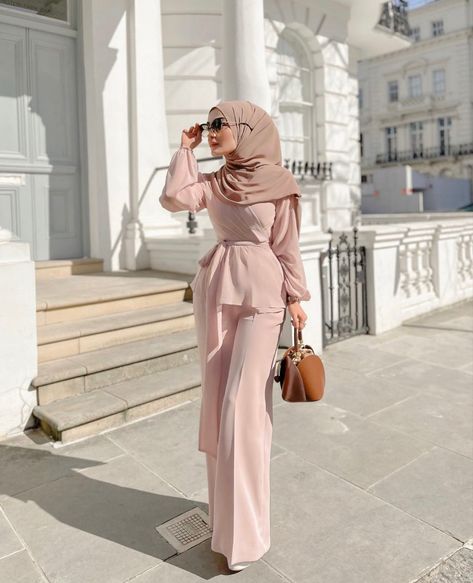 Muslim Graduation Outfit, Hijab Graduation Outfit, Graduation Outfit Ideas Hijab, Modest Graduation Dress, Muslim Girl Outfits, Outfit Ideas Hijab, Graduation Outfit College, Outfits Muslim, Grad Outfits