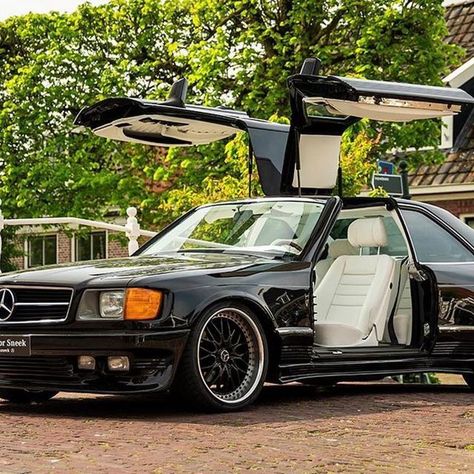 Classic Car Voyage on Instagram: "Mercedes-Benz C126 500 SEC Gullwing 📸 Credits: @benzcollector.sneek & @peters_kevin #mercedes #classicmercedes #c126 #w126 #gullwing #560sec #DriveVintage" Mercedes 560 Sec, Mercedes Sec, Mercedes Car, Classic Mercedes, Dream Garage, Streetwear Men Outfits, Mercedes Amg, Jdm, Land Rover