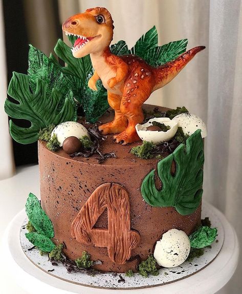 Dinosaur Cakes For Boys, Dinosaur Cake Ideas, Dinosaur Birthday Party Food, Dinasour Birthday, Dino Birthday Cake, T Rex Cake, 4de Verjaardag, Dinosaur Birthday Theme, Dinosaur Birthday Party Decorations