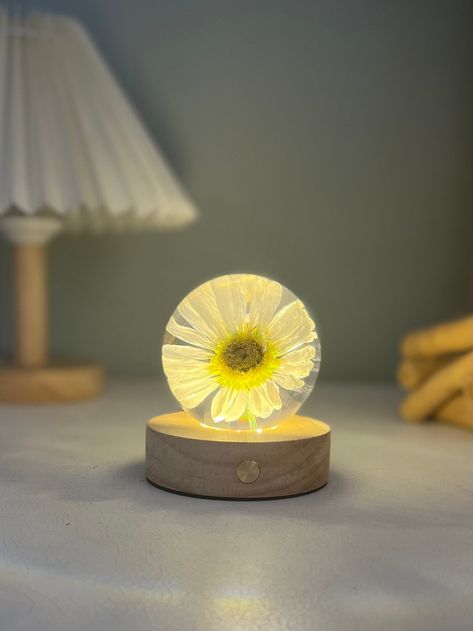 Flowers Lamp, Flower Epoxy, Oxeye Daisy, Flower In Resin, Resin Night Light, Resin Light, Crystal Clear Epoxy Resin, Flowers Resin, Clear Epoxy Resin